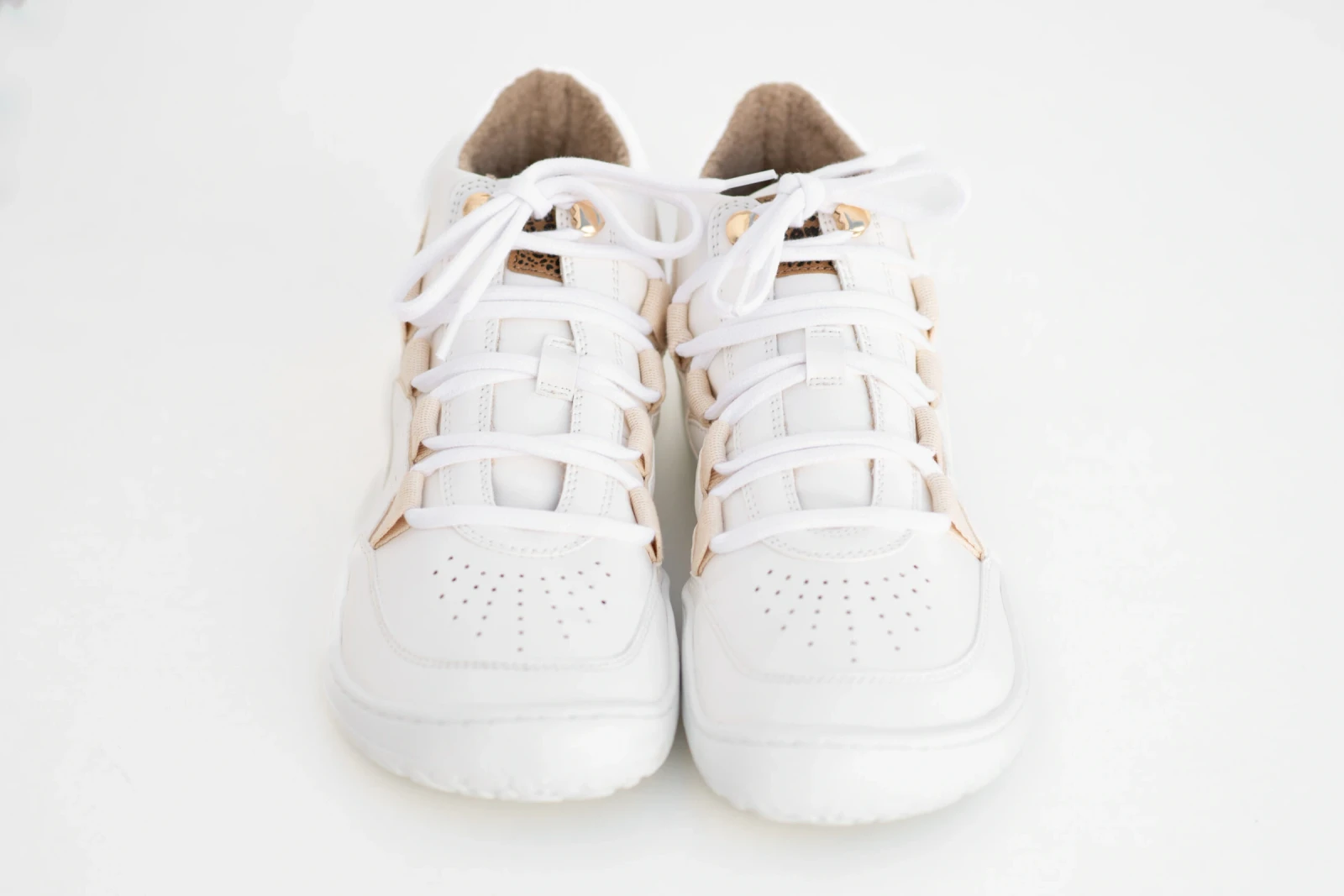 Босоногие кроссовки Sambas the bambas Polar — белые